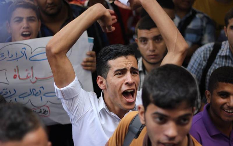 بالصور: الكتلة تنظم وقفة طلابية احتجاجية