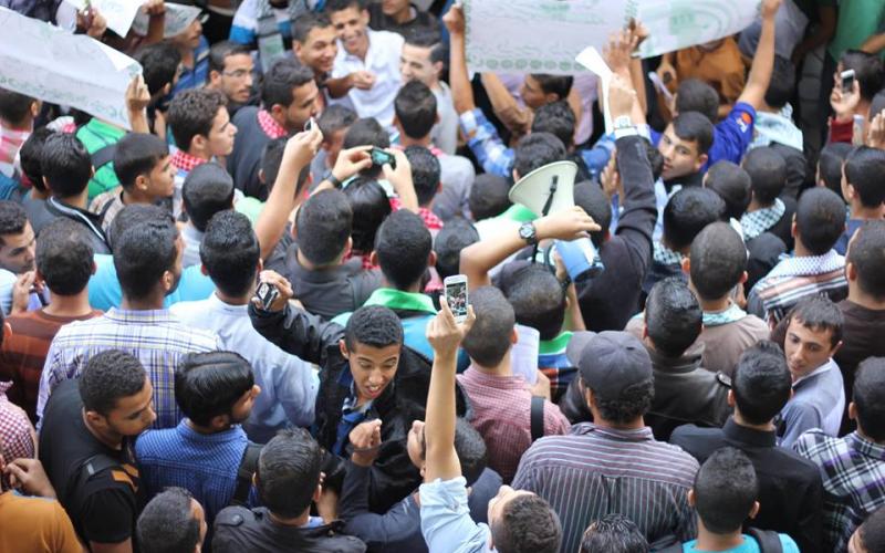 بالصور: الكتلة تنظم وقفة طلابية احتجاجية