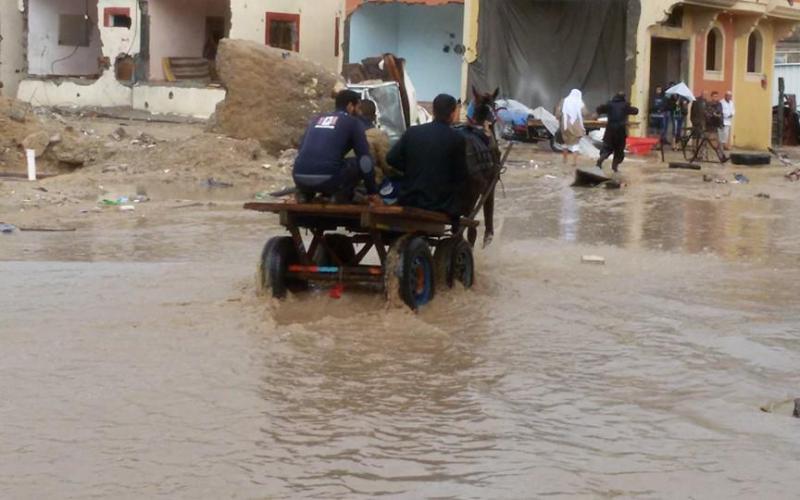 صور: غرق "حي الكرفانات" في خزاعة