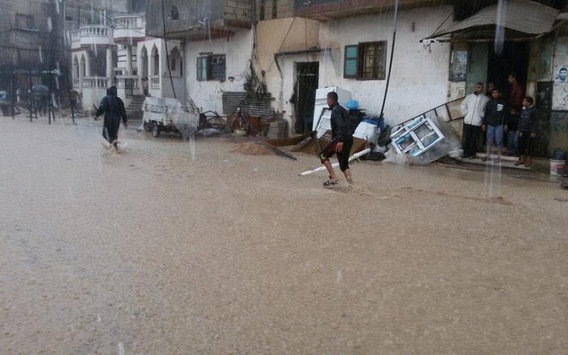 صور: غرق "حي الكرفانات" في خزاعة