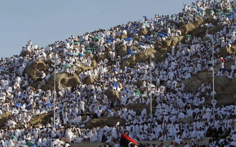 بالصور.. وقفة الحجيج على "جبل عرفات"
