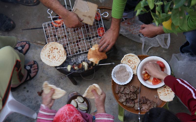 "عرايس وشقف".. أكلة الفلسطيني في العيد (صور)