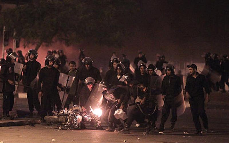 صور..مواجهات عنيفة بين متظاهرين والشرطة