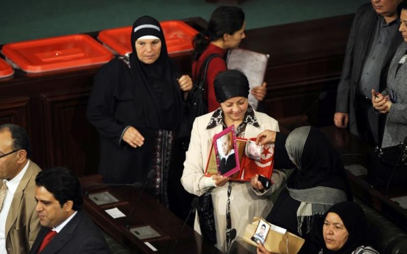 صور.. الحجاب يعود  إلى تونس بقوة