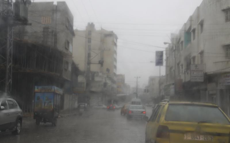 صور.. أمطار الخير تنعش قطاع غزة