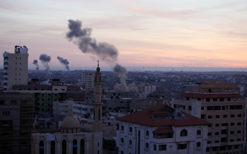 صور.. القصف "العنيف" على غزة صباحاً