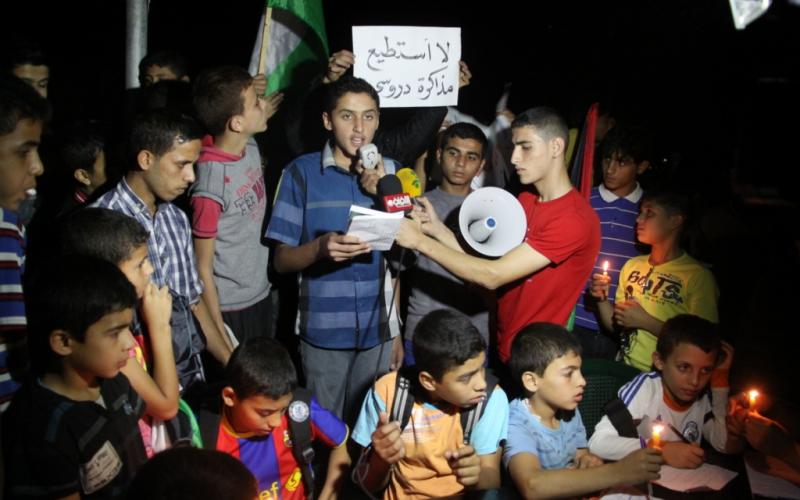صور:مسيرة شموع لأطفال غزة رفضاً للحصار