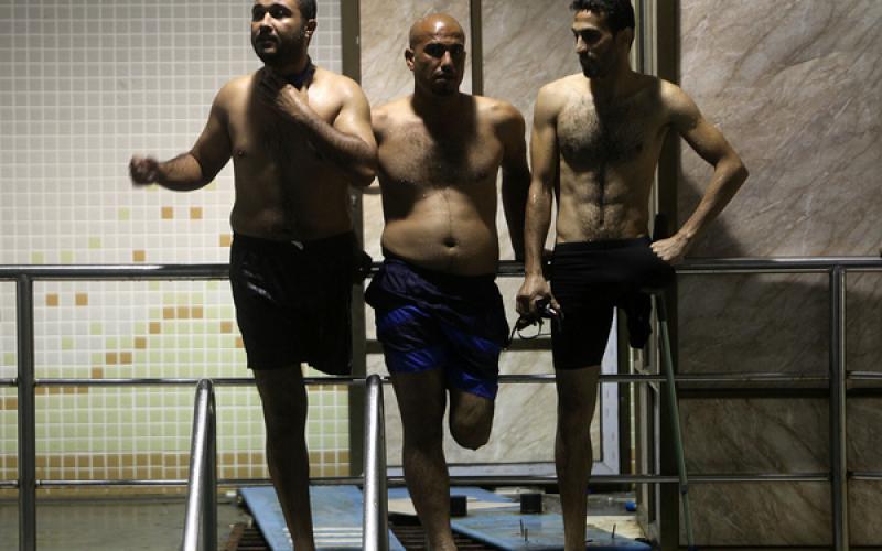 صور: مسابقة محلية للسباحة لمعاقي غزة
