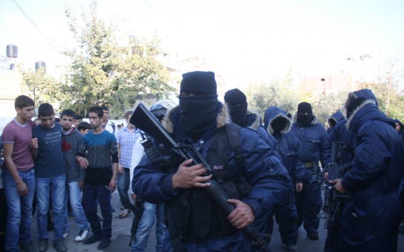 بالصور: مسلحون يجوبون أزقة مخيم قلنديا