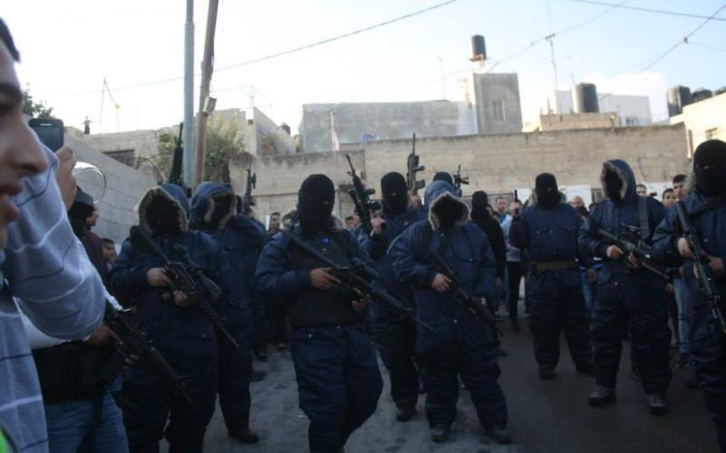 بالصور: مسلحون يجوبون أزقة مخيم قلنديا