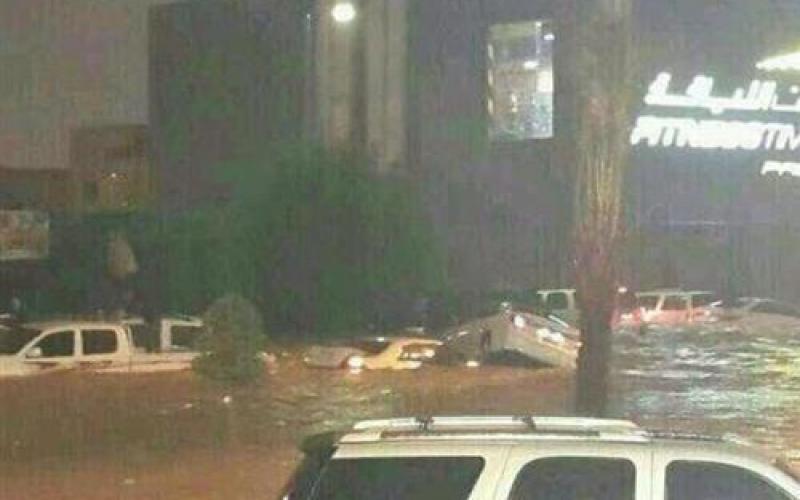 صور: السعودية تغرق بالأمطار