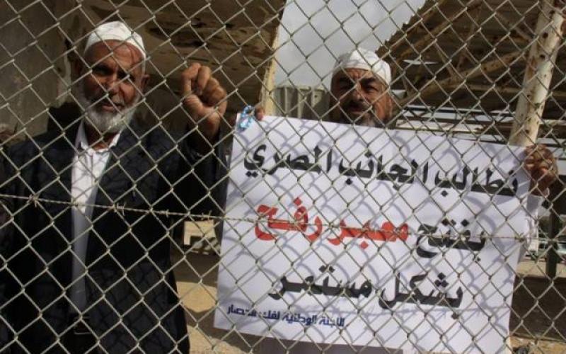 صور: اعتصام "المخاتير" أمام معبر رفح