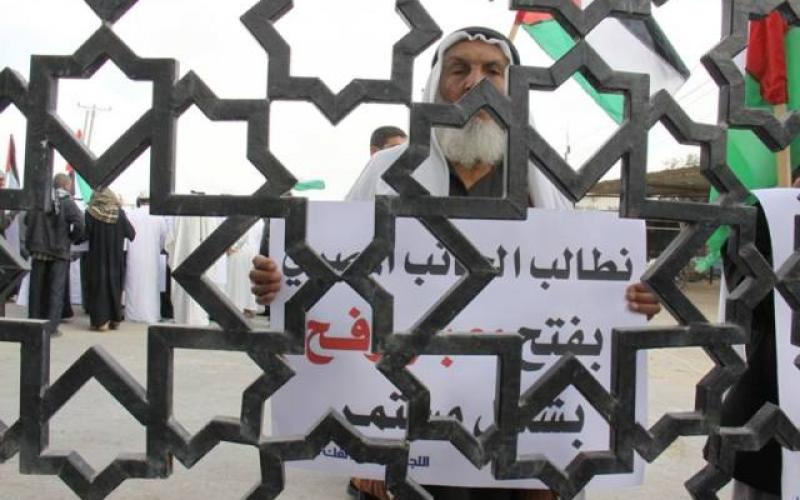 صور: اعتصام "المخاتير" أمام معبر رفح