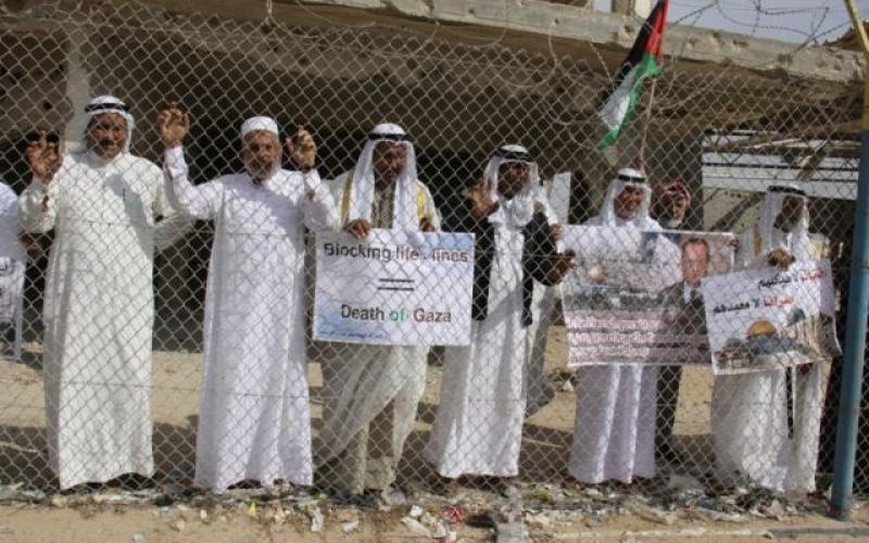 صور: اعتصام "المخاتير" أمام معبر رفح