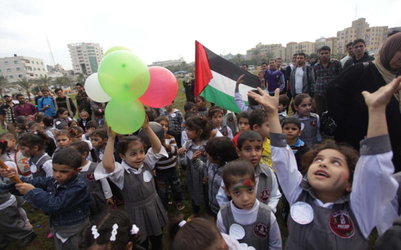 صور: أطفال غزة يُطيّرون"علم فلسطين"