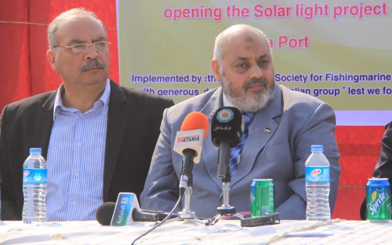 صور: افتتاح مشروع إنارة الميناء بالطاقة الشمسية
