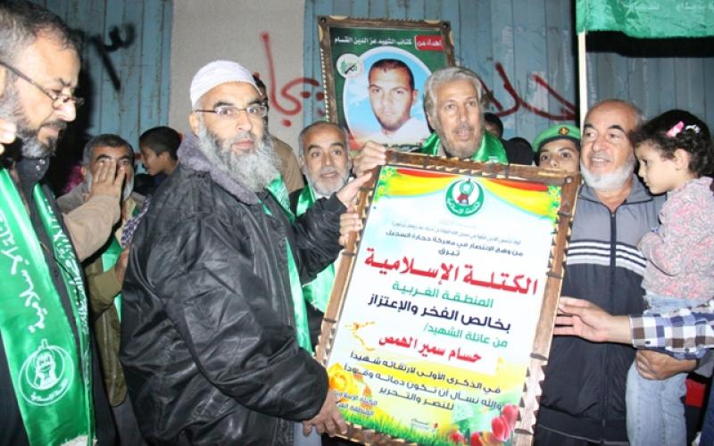 بالصور: زيارة عوائل شهداء "السجيل" برفح