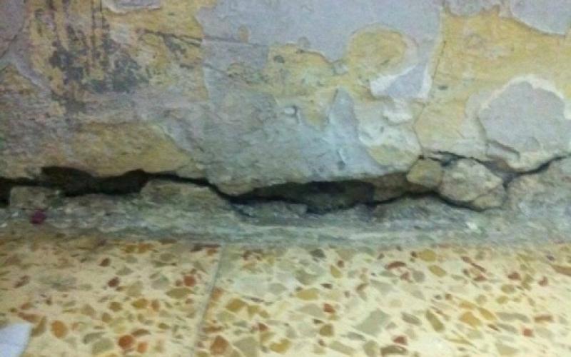 صور: انهيار أرضية منزل بالقدس