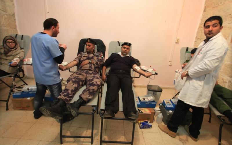 صور: حملة شبابية للتبرع بالدم في رام الله