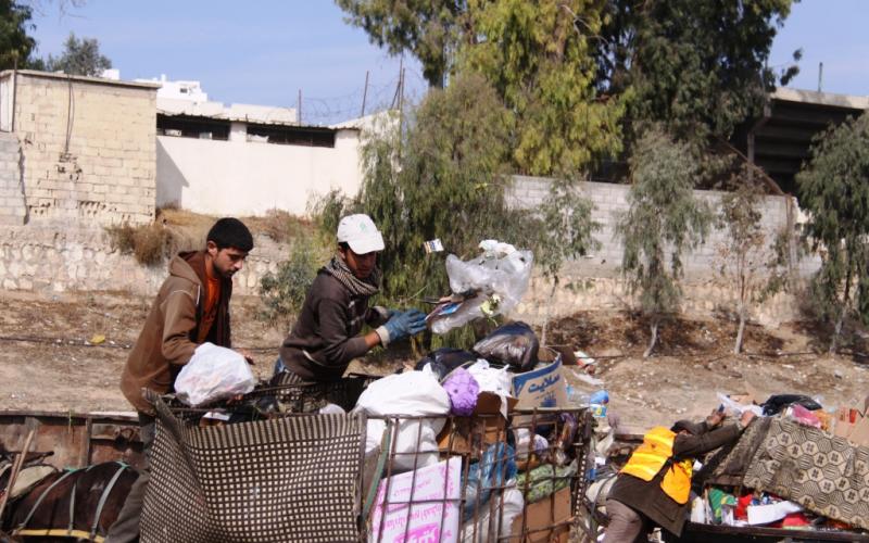 صور: كارثة بيئية بغزة بعد توقف نقل النفايات
