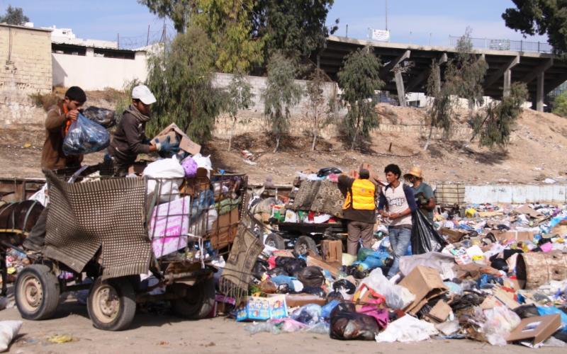 صور: كارثة بيئية بغزة بعد توقف نقل النفايات