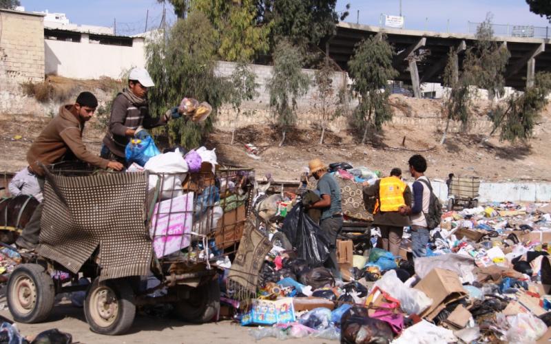 صور: كارثة بيئية بغزة بعد توقف نقل النفايات