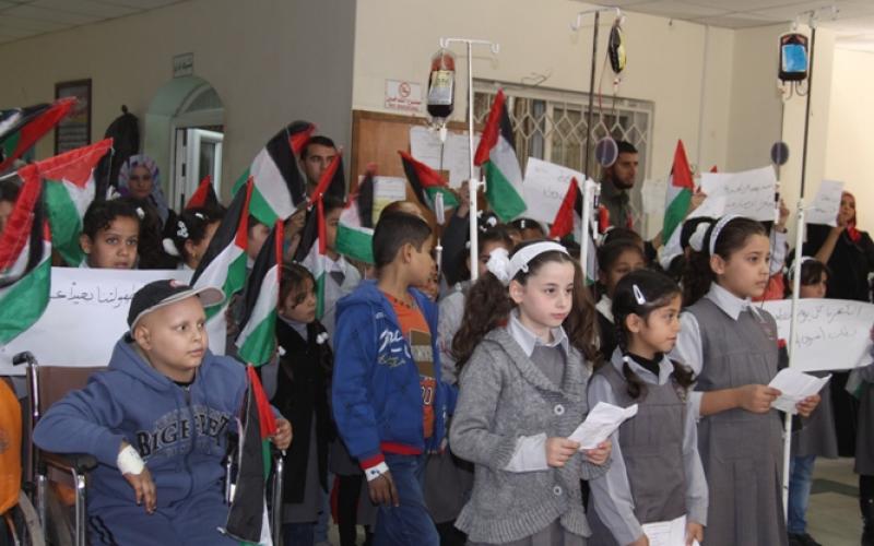 صور: وقفة لمرضى "الكلى" رفضاً للحصار
