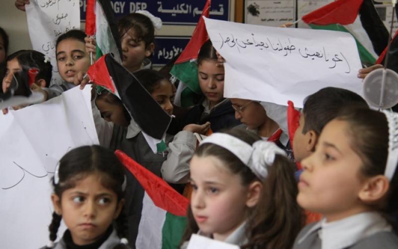 صور: وقفة لمرضى "الكلى" رفضاً للحصار