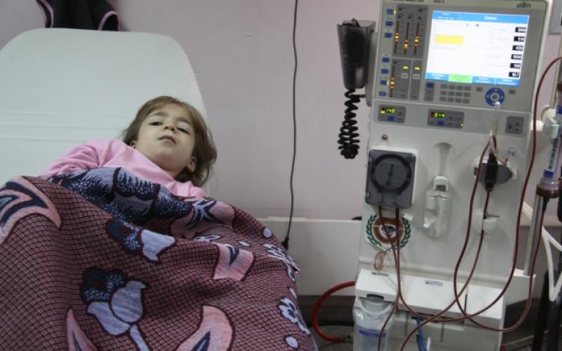 صور: وقفة لمرضى "الكلى" رفضاً للحصار