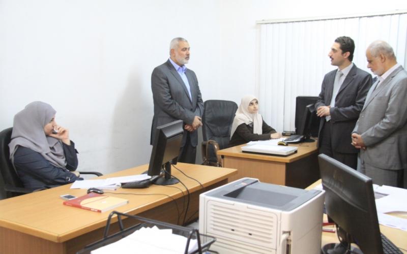 صور: هنية يزور ديوان الفتوى والتشريع بغزة