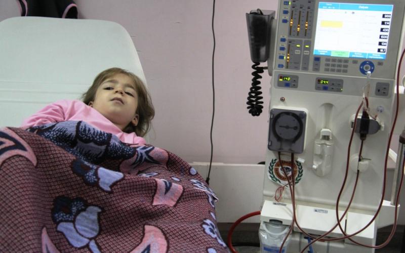 صور: وقفة لمرضى "الكلى" رفضاً للحصار