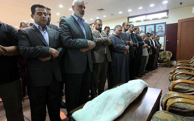 صور: هنية يودع حفيدته بعد صراع مع المرض
