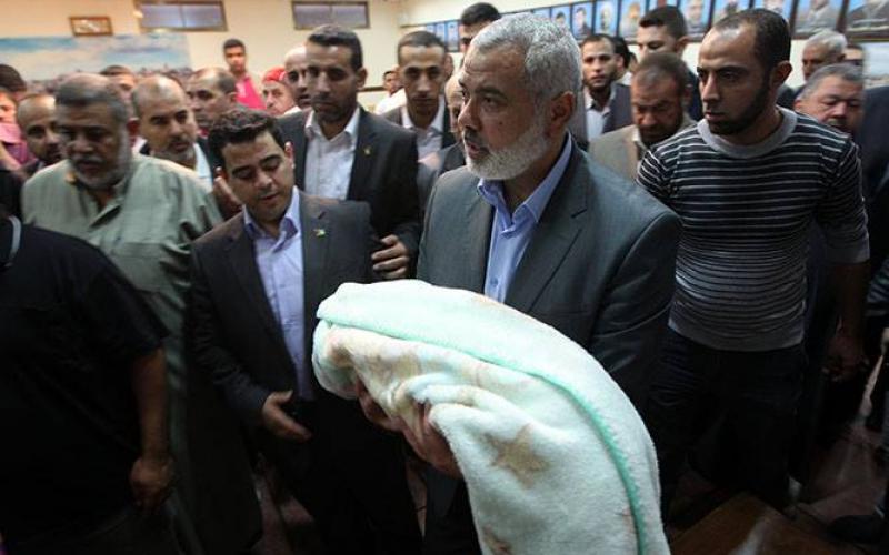 صور: هنية يودع حفيدته بعد صراع مع المرض