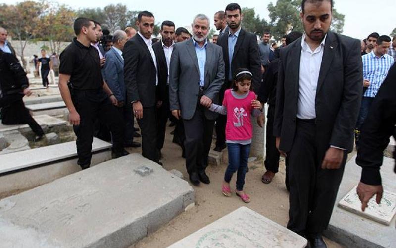 صور: هنية يودع حفيدته بعد صراع مع المرض