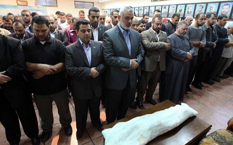 صور: هنية يودع حفيدته بعد صراع مع المرض