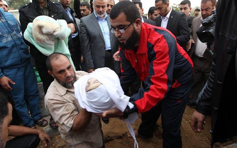 صور: هنية يودع حفيدته بعد صراع مع المرض