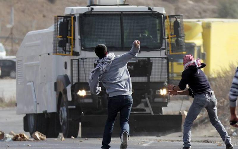 صور: مواجهات مع الاحتلال أمام "عوفر"