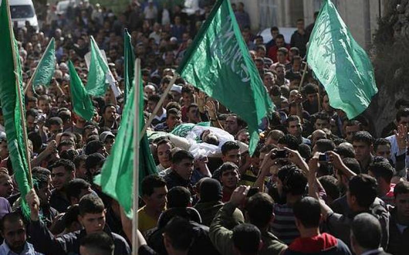 صور: جماهير غفيرة تشيع شهداء الخليل