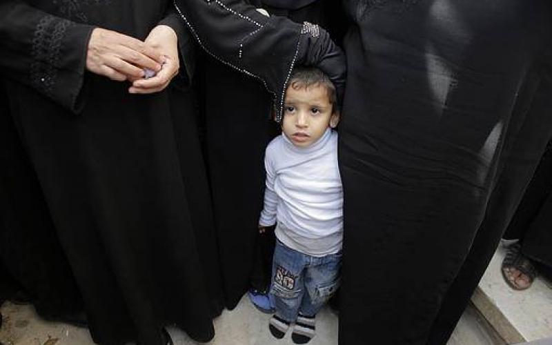 صور: جماهير غفيرة تشيع شهداء الخليل
