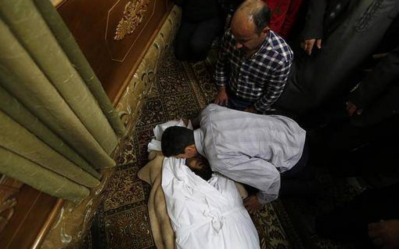 صور: جماهير غفيرة تشيع شهداء الخليل