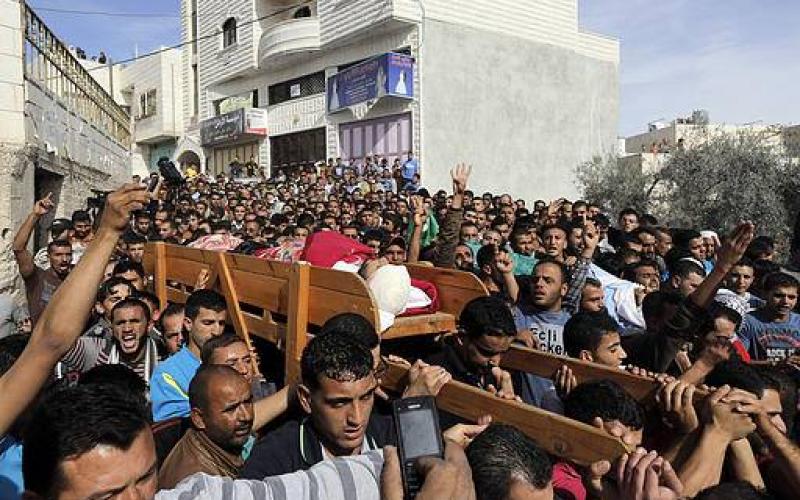 صور: جماهير غفيرة تشيع شهداء الخليل
