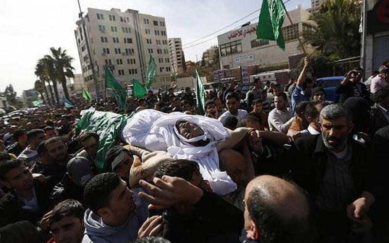 صور: جماهير غفيرة تشيع شهداء الخليل