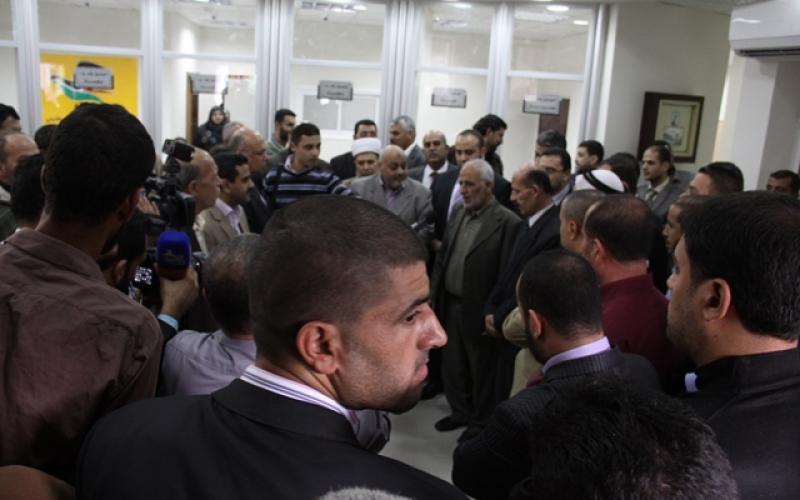 صور: الوزير العيسوي يفتتح بريد خانيونس
