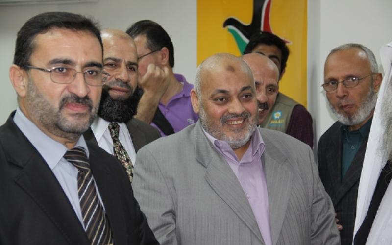 صور: الوزير العيسوي يفتتح بريد خانيونس