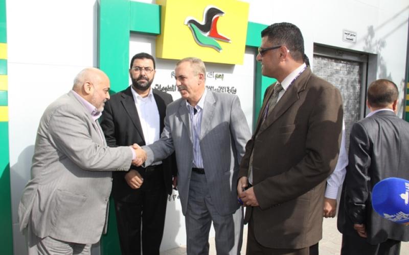 صور: الوزير العيسوي يفتتح بريد خانيونس