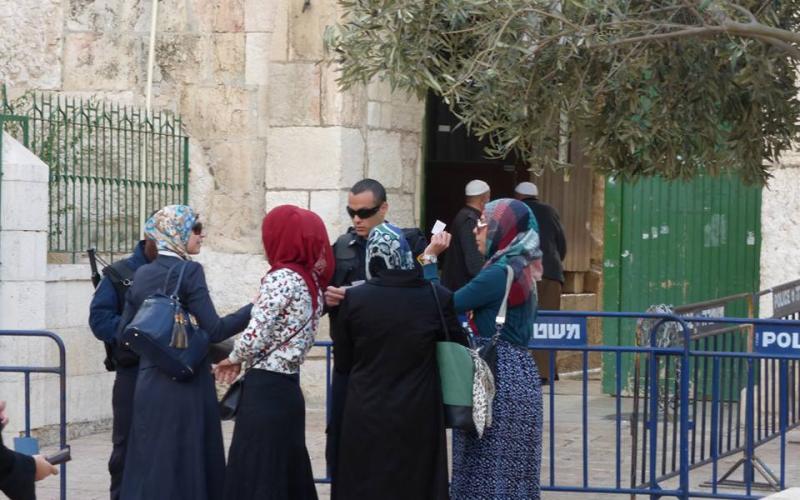 بالصور: مستوطنون يدنسون الأٌقصى