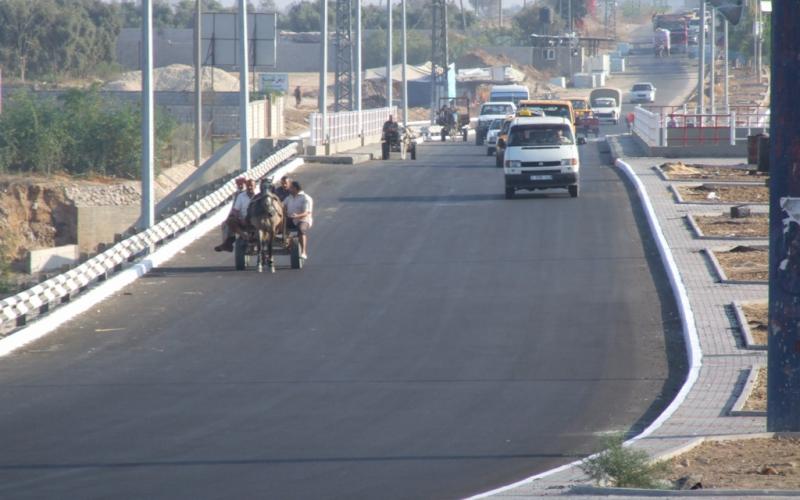 بالصور: المواطنون والسائقون يبدون ارتياحهم لتطوير جسر وادي غزة