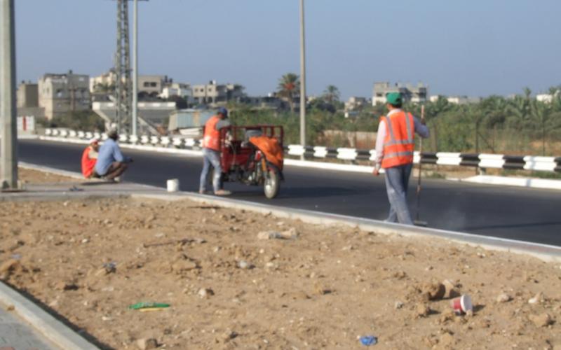 بالصور: المواطنون والسائقون يبدون ارتياحهم لتطوير جسر وادي غزة