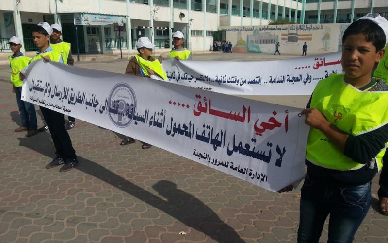 صور: حملة توعية مرورية لطلبة مدارس الوسطى