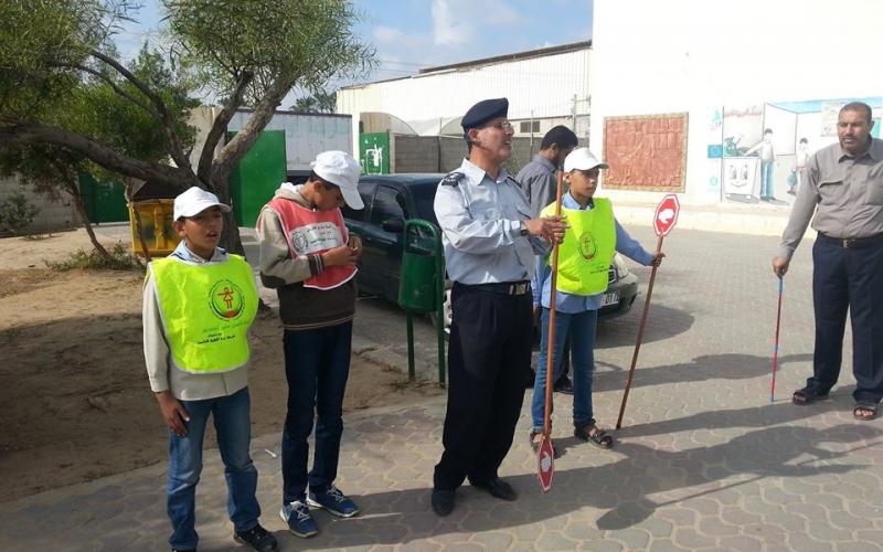 صور: حملة توعية مرورية لطلبة مدارس الوسطى